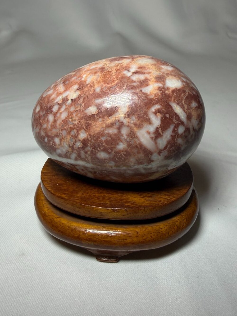Vtg Brecciated Red Jasper Polished Stone Egg Wooden Stand 3.5" Quartz Veins EUC